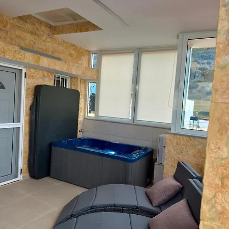 Filocsenia Luxury Cúcurosz